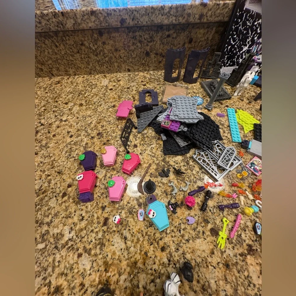 Monster High Mega Bloks Misc Lot 3lbs 9 Figures Mini Figs